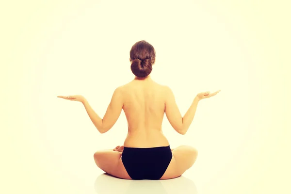 Woman in underwear practicing yoga — Stock Photo, Image