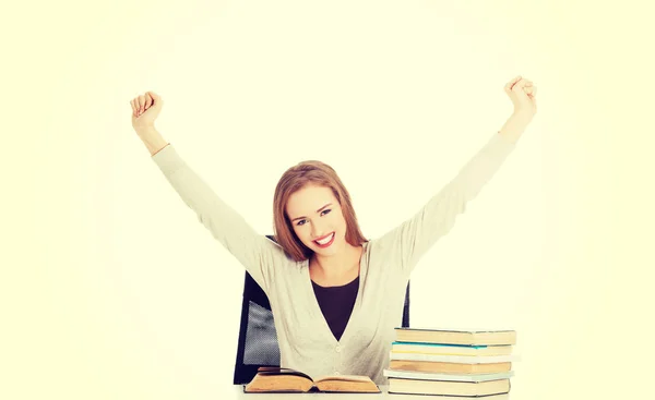 Mujer feliz terminó de prepararse para el examen —  Fotos de Stock