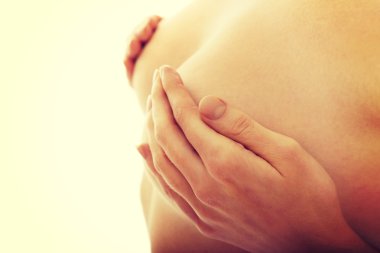 üstsüz kadın göğsüne dokunmak