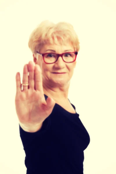 Old woman showing stop sign — Stock Photo, Image