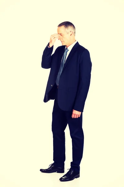 Geschäftsmann mit Nasennebenhöhlenschmerzen — Stockfoto