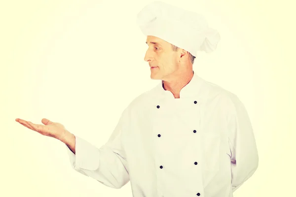 Volwassen chef-kok copyspace toont aan de linkerkant — Stockfoto