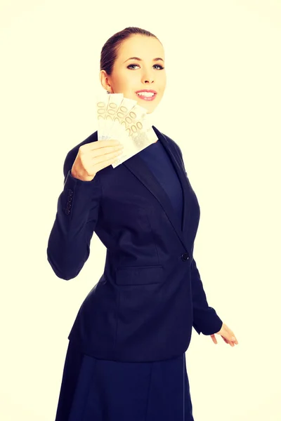 Euro para birimi para gösterilen iş kadını. — Stok fotoğraf