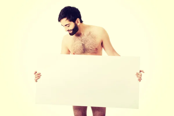 Giovane uomo senza camicia che tiene il vessillo vuoto . — Foto Stock