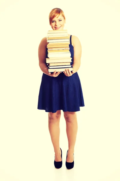 Mujer con sobrepeso sosteniendo libros —  Fotos de Stock