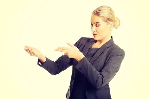 Business woman showing copy space — Stock Photo, Image