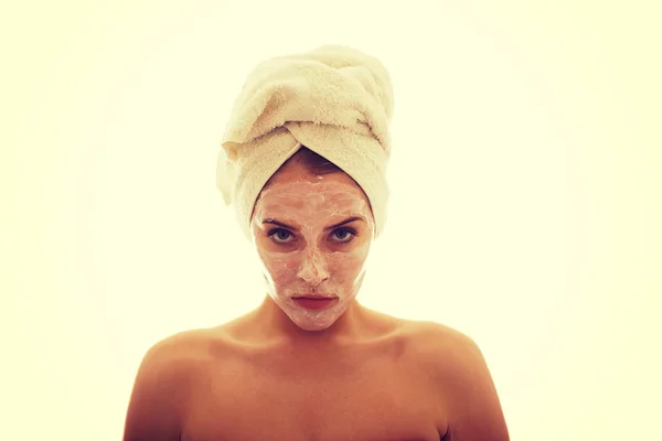 Mujer segura con crema facial — Foto de Stock