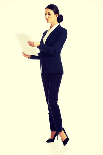 Businesswoman with paper notes — Stock Photo, Image