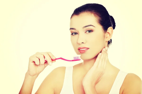 Young woman brushing teeth — Stock Photo, Image