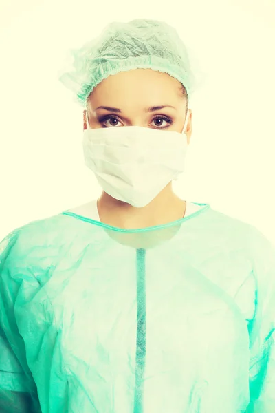 Kobieta lekarz w masce ochronnej — Zdjęcie stockowe