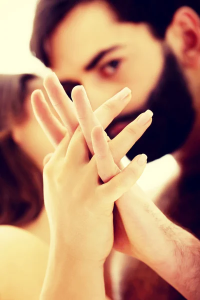 Happy beautiful couple kissing. — Stock Photo, Image