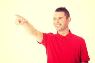 Heyecanlı adam işaret