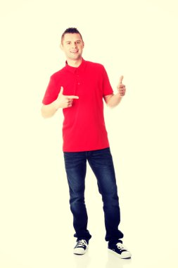 Heyecanlı adam işaret