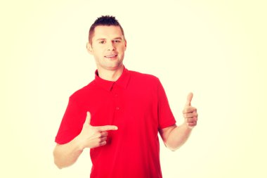 Heyecanlı adam kopya alanı gösterilen