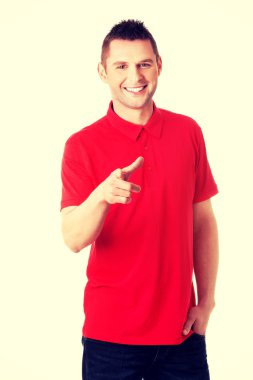 Mutlu genç adam sizi işaret