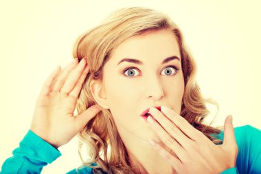 kadın dinleme dedikodu