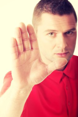 Adam bir soyut dokunmatik düğmesine basarak