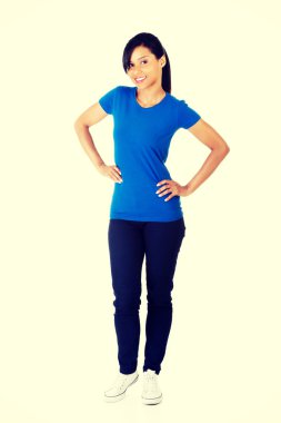 Kalça ellerinde olan kadın