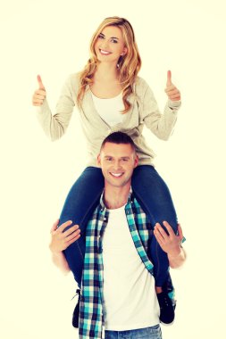 Kadını taşıyan adam