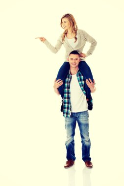 Kadını taşıyan adam