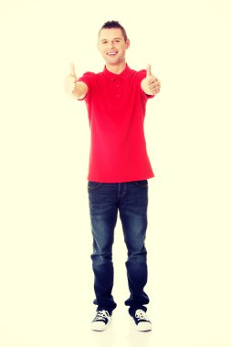 Tamam el işareti ile mutlu adam