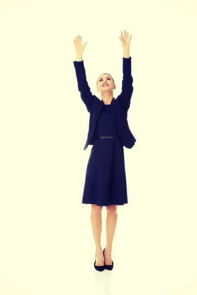 Femme d'affaires tenant la main vers le haut — Photo