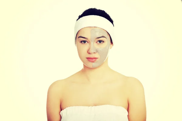 Relaxed woman with a nourishing face mask — Stock Photo, Image