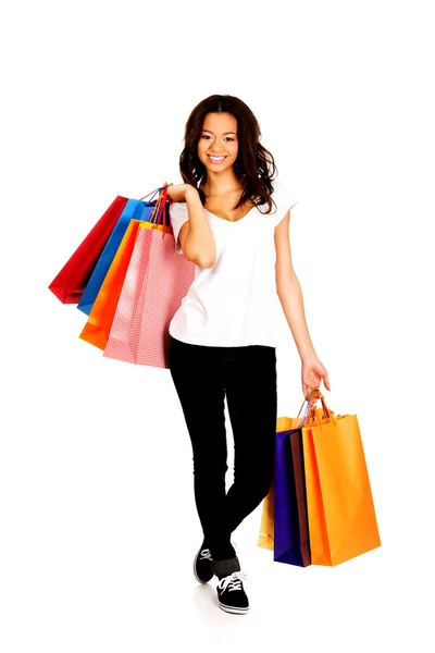 Feliz mulher sorridente com sacos de compras . — Fotografia de Stock