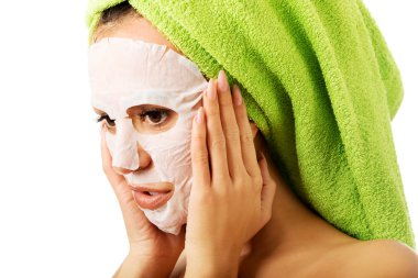 Revitality yüz maskesi kadınla