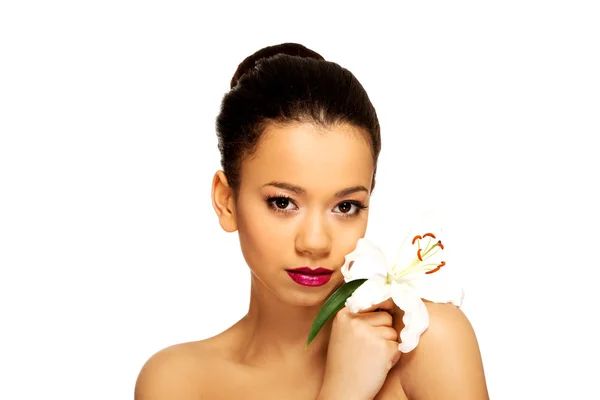 Beauty face of woman with lily flower. — Stock Photo, Image