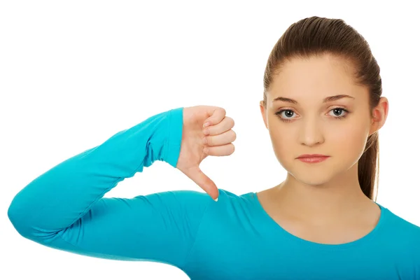 Mujer joven con el pulgar hacia abajo . — Foto de Stock