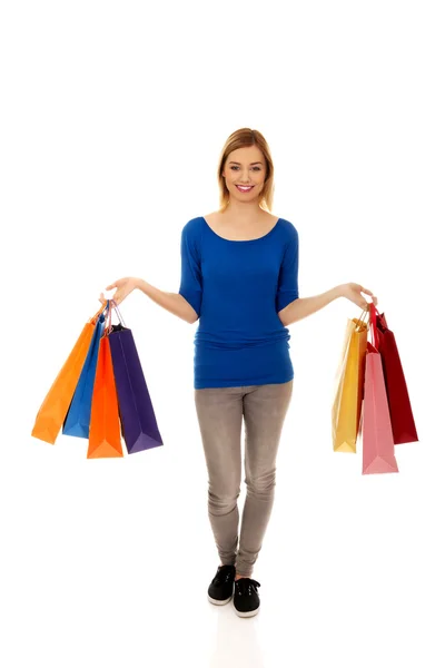 Mulher com um monte de sacos de compras. — Fotografia de Stock