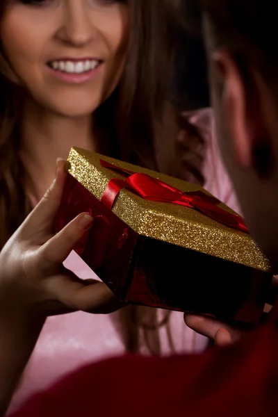 Woman receiving a gift. — Stock Photo, Image