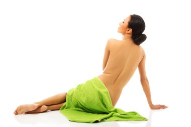 Kadın yalan havlu sarılmış