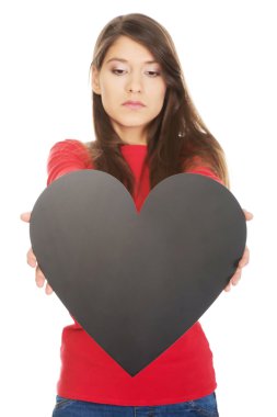 Kalp kağıttan yapılmış olan kadın.