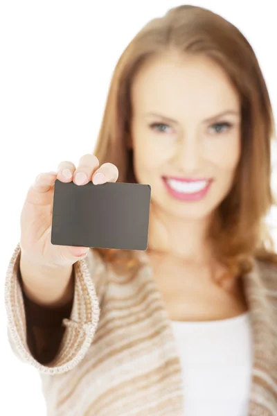 Happy woman with blank card. — Stock Photo, Image