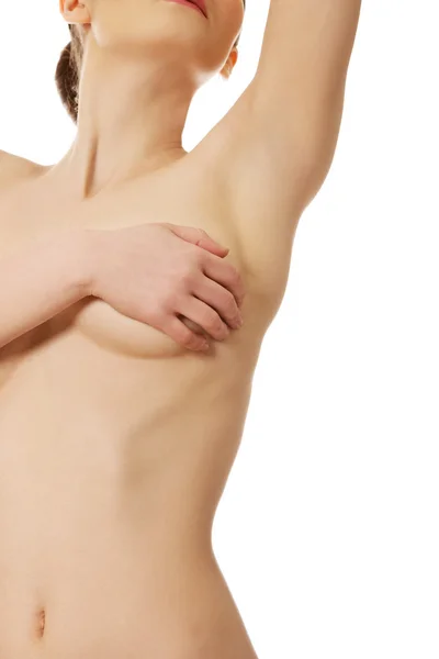 Topless vrouw heeft betrekking op haar borst. — Stockfoto
