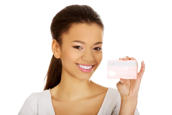 Happy woman holding a credit card. — Stock Photo, Image