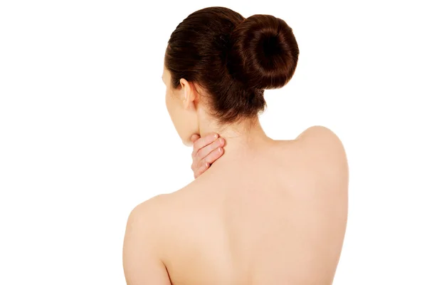 Женщина с болями в спине сзади . — стоковое фото