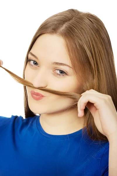 Adolescente haciendo bigote de pelo . —  Fotos de Stock