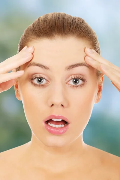 Young shocked woman. — Stock Photo, Image