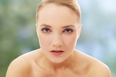 Güzel genç bayan..