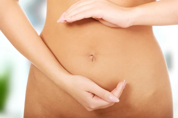 Woman cares about her belly. — Stock Photo, Image