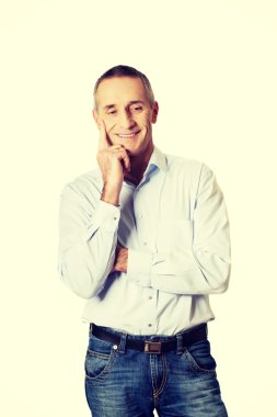 Yakışıklı adam çene dokunmadan