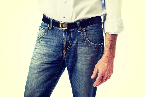 Mannen i jeans byxor — Stockfoto