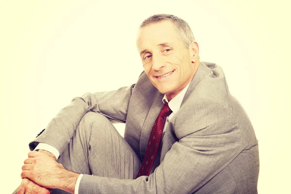 Side view happy businessman sitting on the floor — Stock Photo, Image