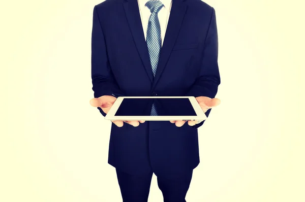 デジタル タブレットを保持している男性の手にクローズ アップ — ストック写真