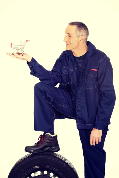 Mechanic with tire and basket — Stock Photo, Image