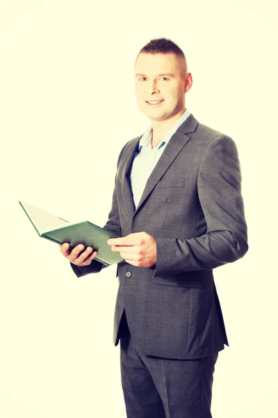 Hombre de negocios leyendo cuaderno —  Fotos de Stock