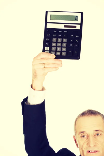 Biznesmen gospodarstwa kalkulator nad głową — Zdjęcie stockowe